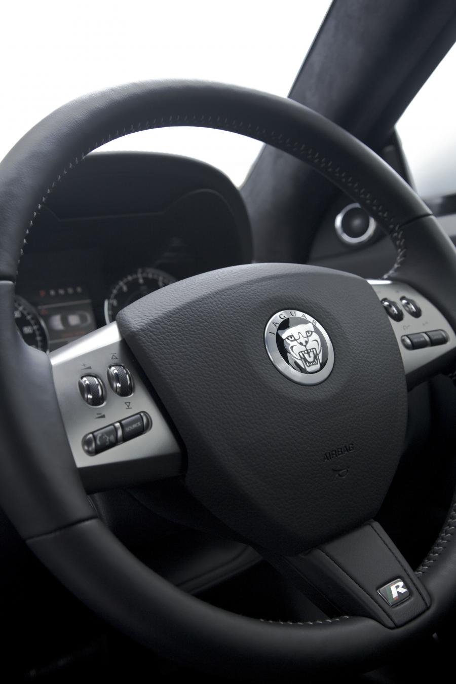  Jaguar XKR Speed 2010 года  (фото 4 из 38)